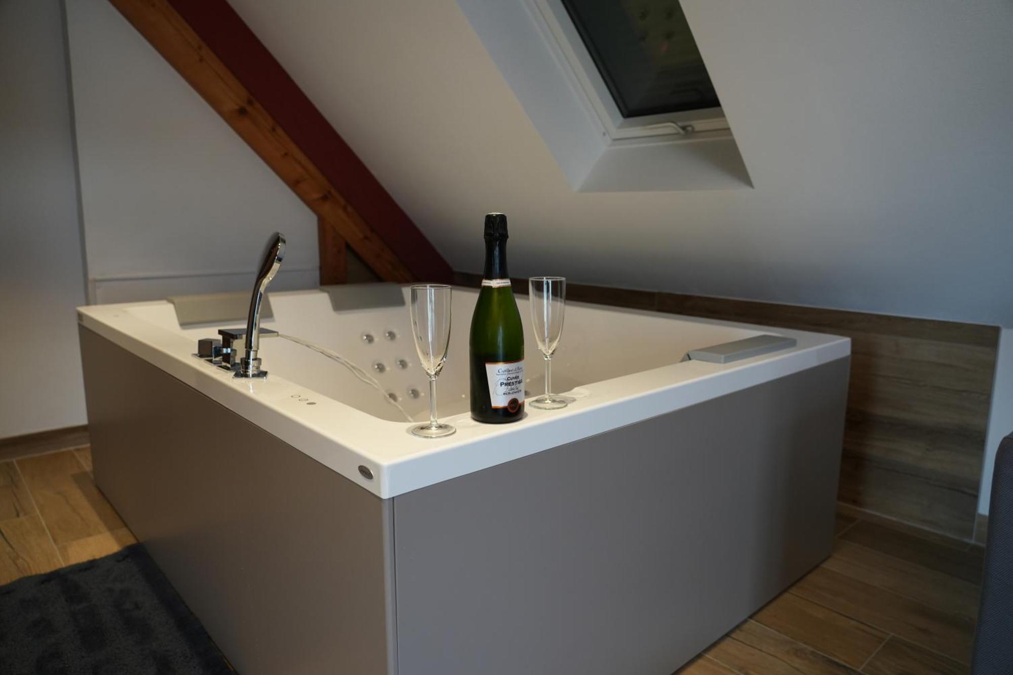Gite Spa L'Atelier Emile - Spa Privatif - 5 Min Colmar Sainte-Croix-en-Plaine 外观 照片