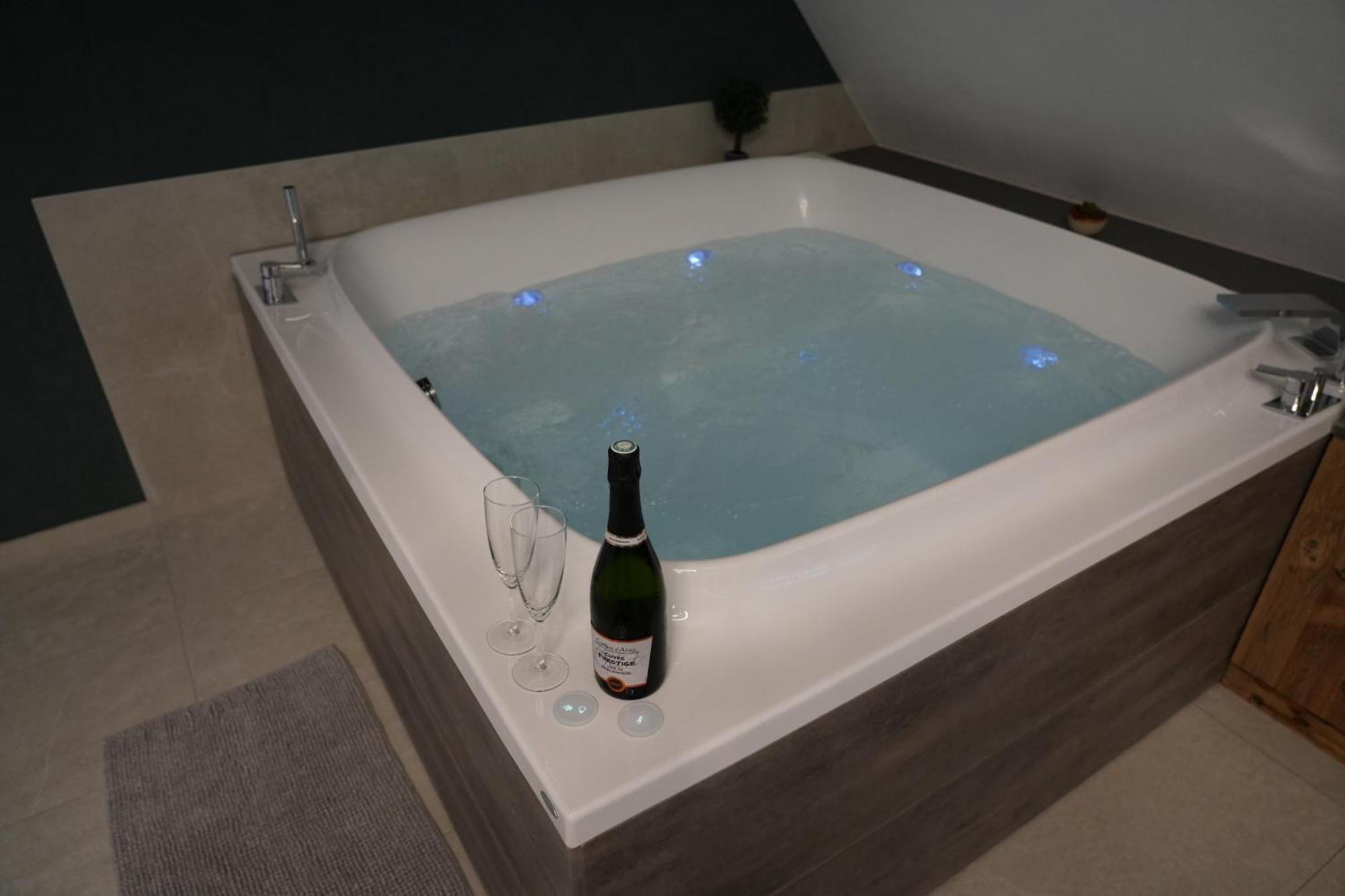 Gite Spa L'Atelier Emile - Spa Privatif - 5 Min Colmar Sainte-Croix-en-Plaine 客房 照片